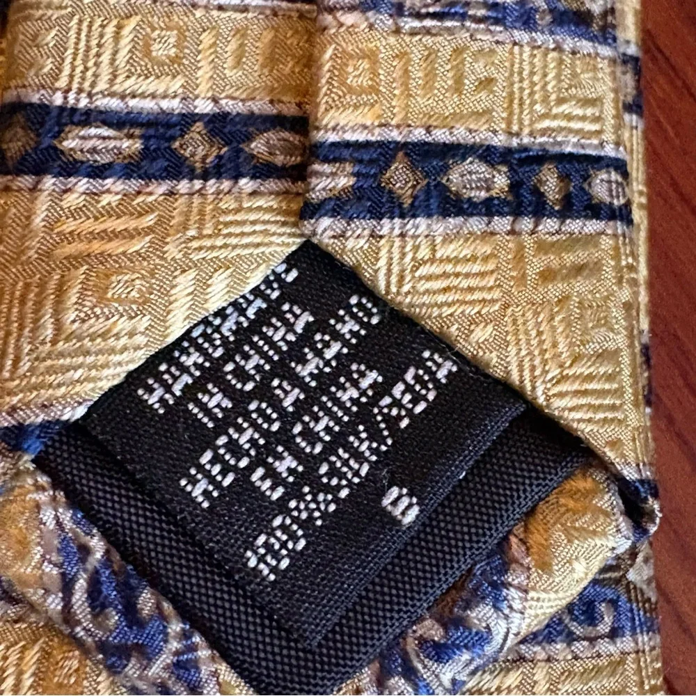 Lot of two boys clip on ties 1 dockers silk yellow, 1 unbranded yellow polyester